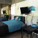 Studio Bed & Strand